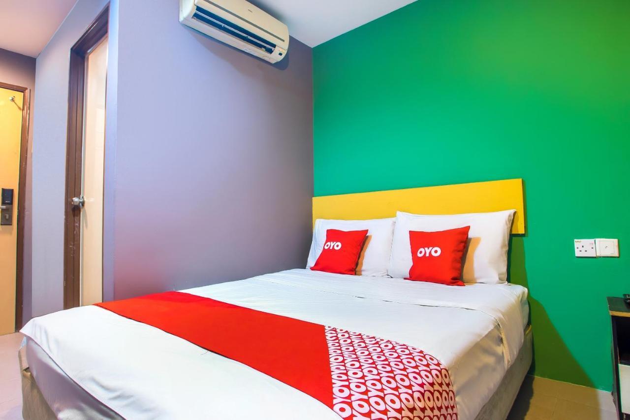 Oyo 89688 Alor Street Hotel Куала Лумпур Екстериор снимка