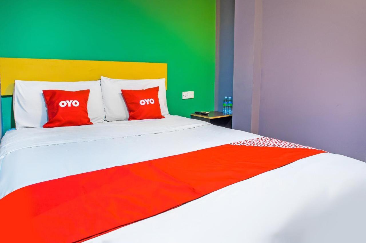 Oyo 89688 Alor Street Hotel Куала Лумпур Екстериор снимка