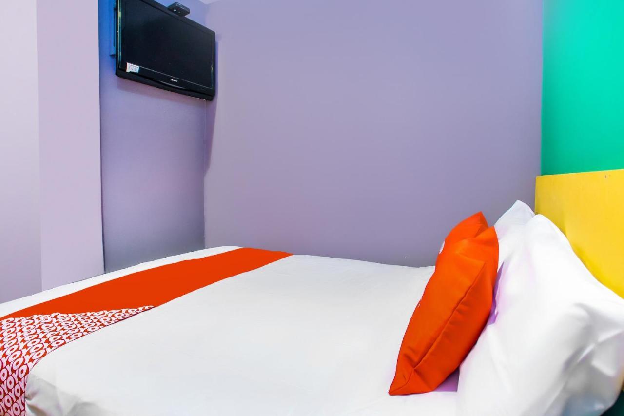 Oyo 89688 Alor Street Hotel Куала Лумпур Екстериор снимка