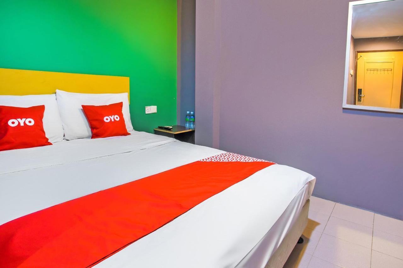 Oyo 89688 Alor Street Hotel Куала Лумпур Екстериор снимка